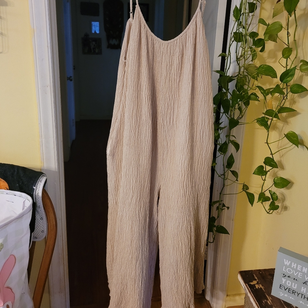 ASTR sz.xs. jumpsuit sand